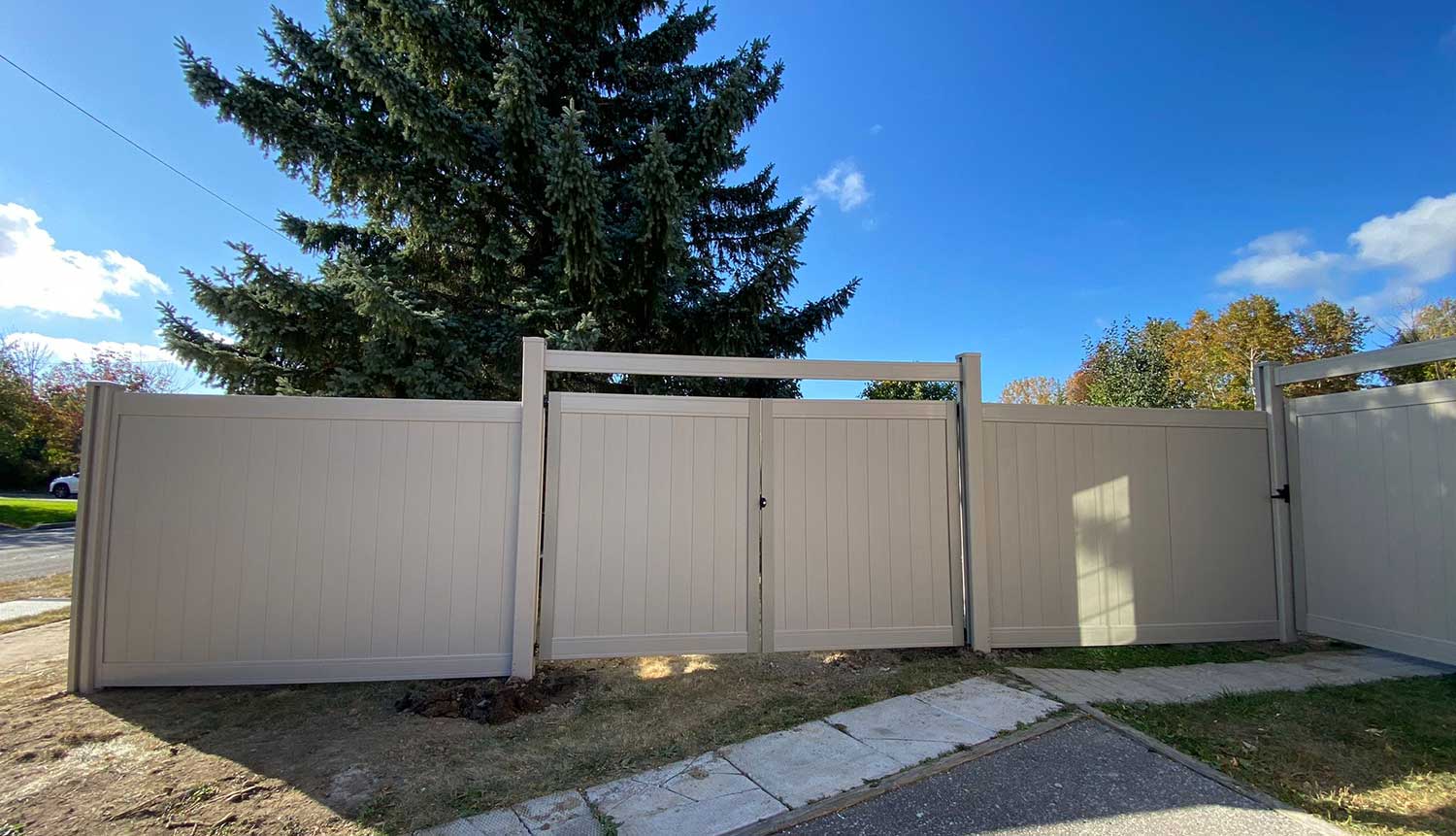 40-Vinyl Gate Installed in Clifton