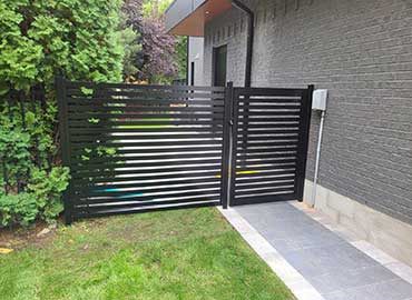 Semi-Privacy-Horizontal-Aluminum-Fence-Gate-Instalation-in Wakeeney