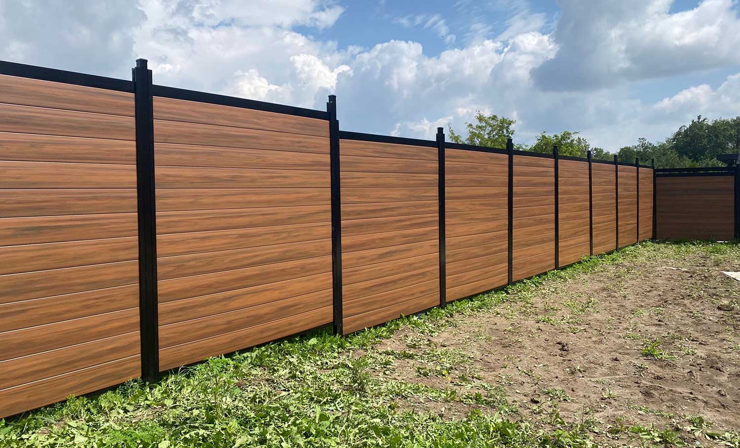 Aluminum-Vinyl-Fence-Installed-in-New-York